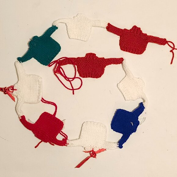 FESTIVE Christmas Knit Sweater Garland 52" LONG - Picture 2 of 2